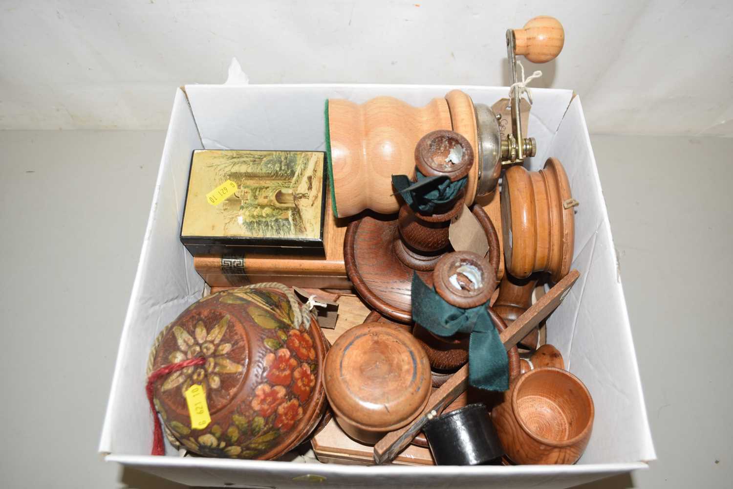 Lot 79 - Mixed Lot: Various wooden wares to include...