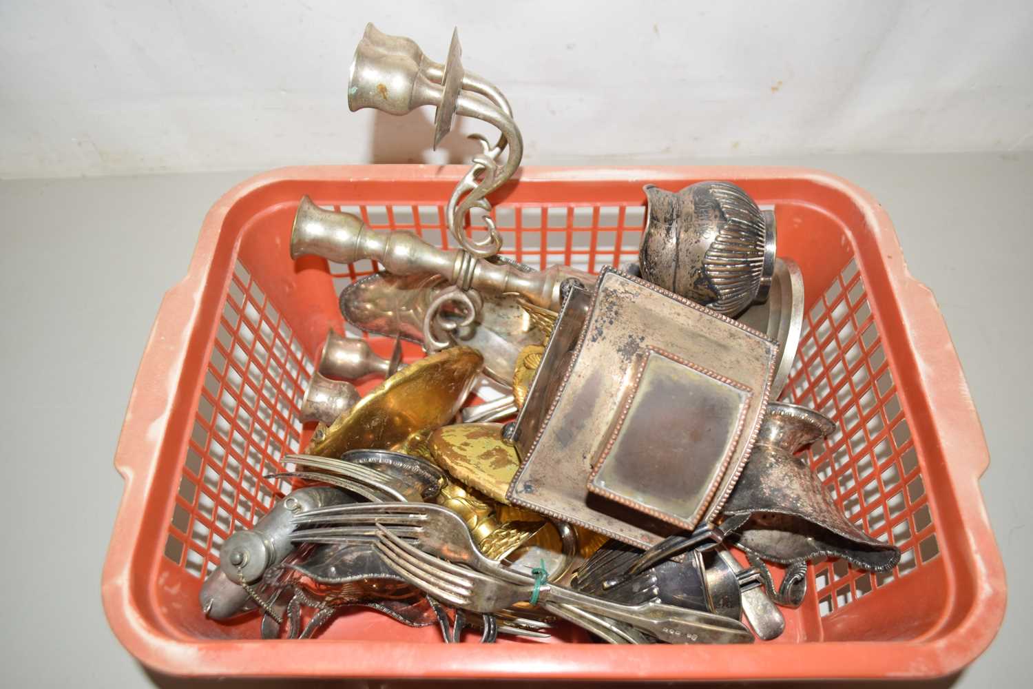 Lot 93 - Mixed Lot: Various silver plated tea wares,...