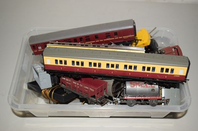 Lot 521 - Group of trains and carriages