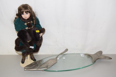 Lot 529 - A collectors doll and a fish serving plate