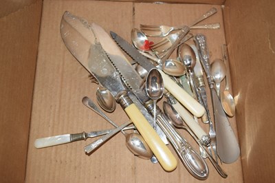 Lot 535 - Small quantity of assorted flat ware