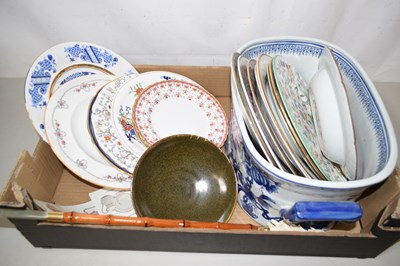 Lot 617 - Blue and white foot bath and assorted ceramics
