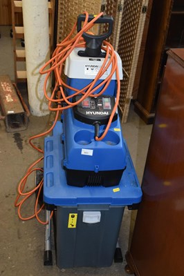 Lot 863 - A Hyundai garden shredder