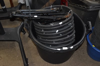 Lot 867 - Quantity of hanging baskets and large plant pots