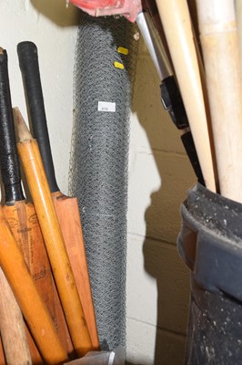 Lot 870 - A roll of chicken wire
