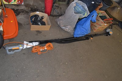 Lot 881 - A Titan hedge trimmer