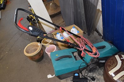 Lot 900 - Bosch electric lawnmower