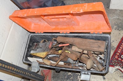 Lot 906 - Toolbox and contents
