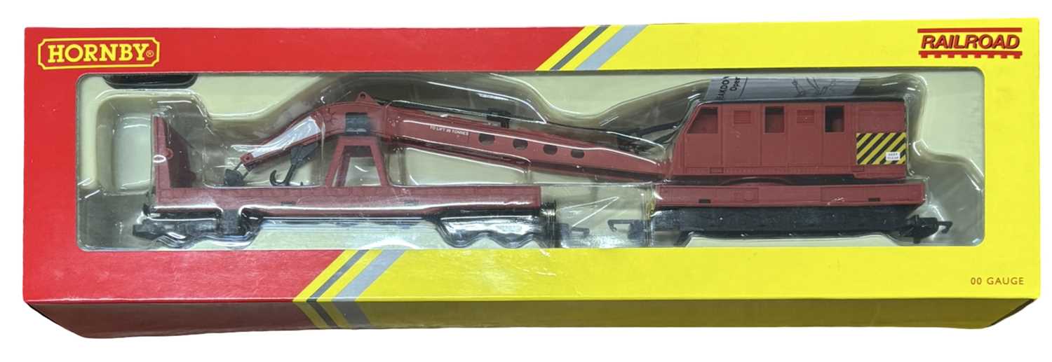 Lot 17 - A boxed Hornby 00 gauge R6881 Breakdown Crane