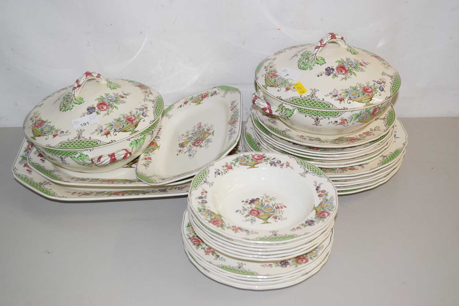 Lot 7 - Quantity of Spode Ellesmere dinner wares
