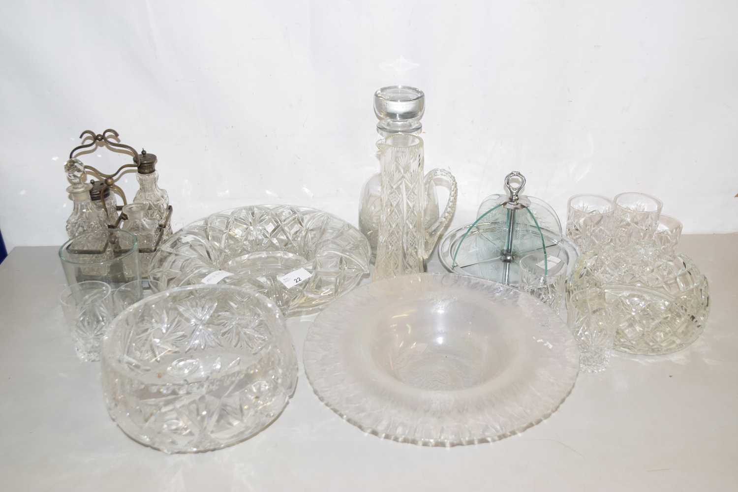 Lot 22 - Mixed Lot: Various drinking glasses, glass...
