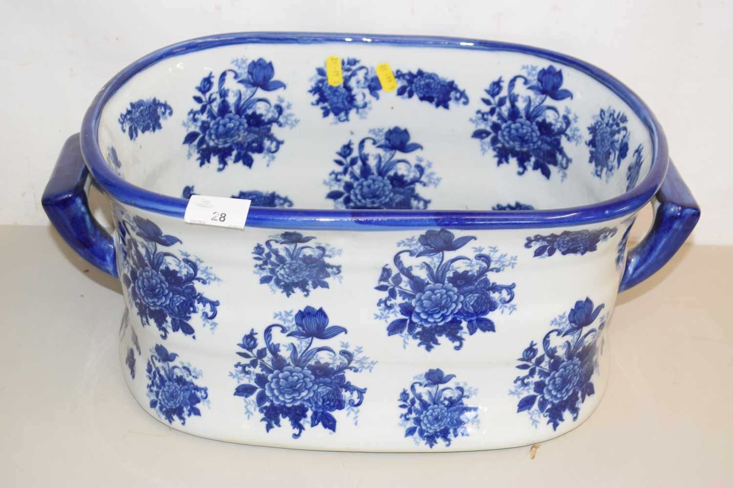 Lot 28 - Reproduction blue and white foot bath
