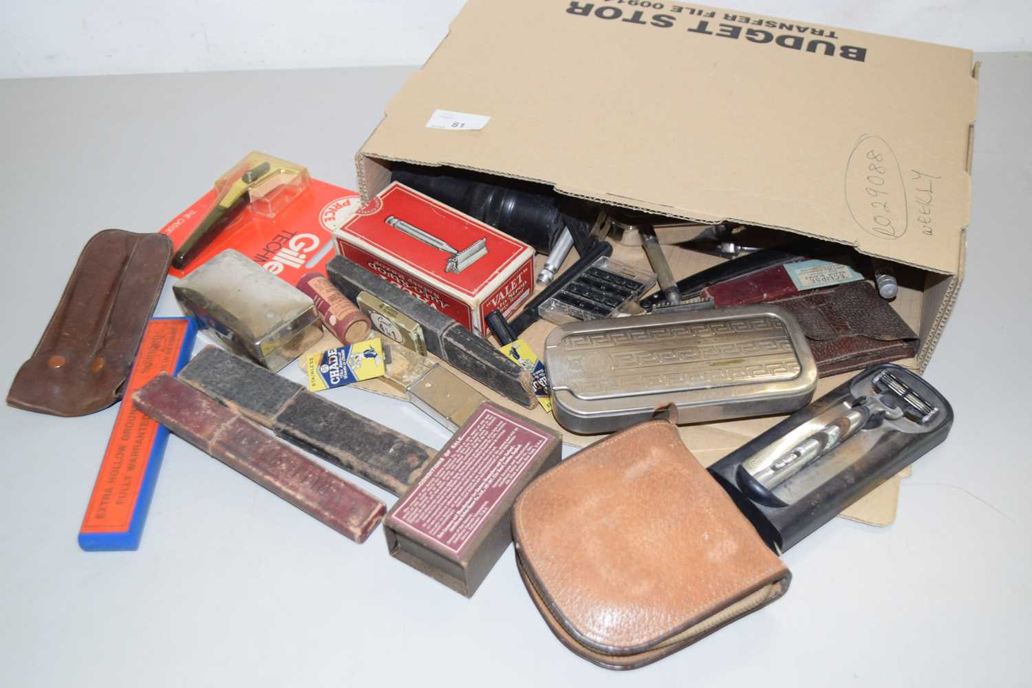 Lot 81 - Collection of vintage razors