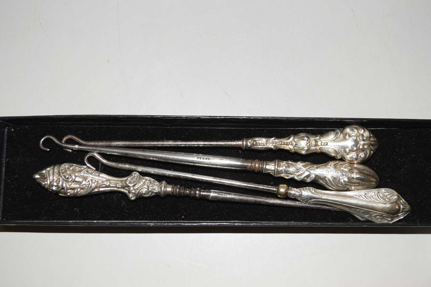 Lot 91 - Box of button hooks