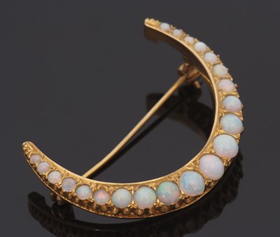 Lot 415 - An opal crescent brooch, set with graduated...