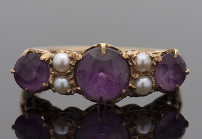 Lot 393 - An amethyst and split pearl ring, with three...