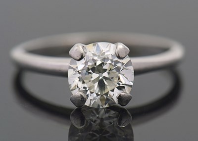 Lot 389 - A diamond solitaire ring, the round old...
