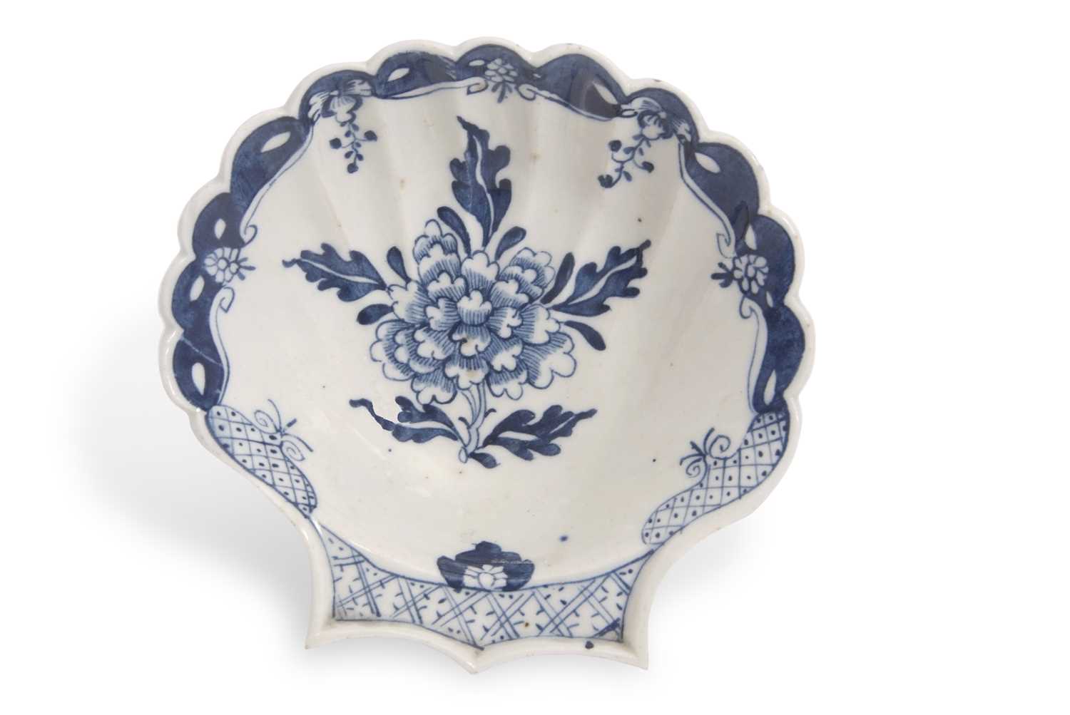 Lot 21 - A Lowestoft porcelain pickle dish circa 1765...