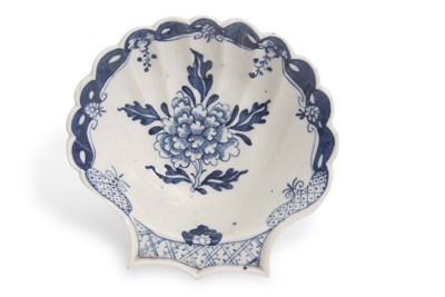 Lot 21 - A Lowestoft porcelain pickle dish circa 1765...
