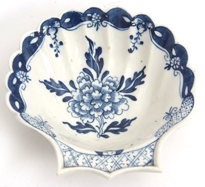 Lot 21 - A Lowestoft porcelain pickle dish circa 1765...