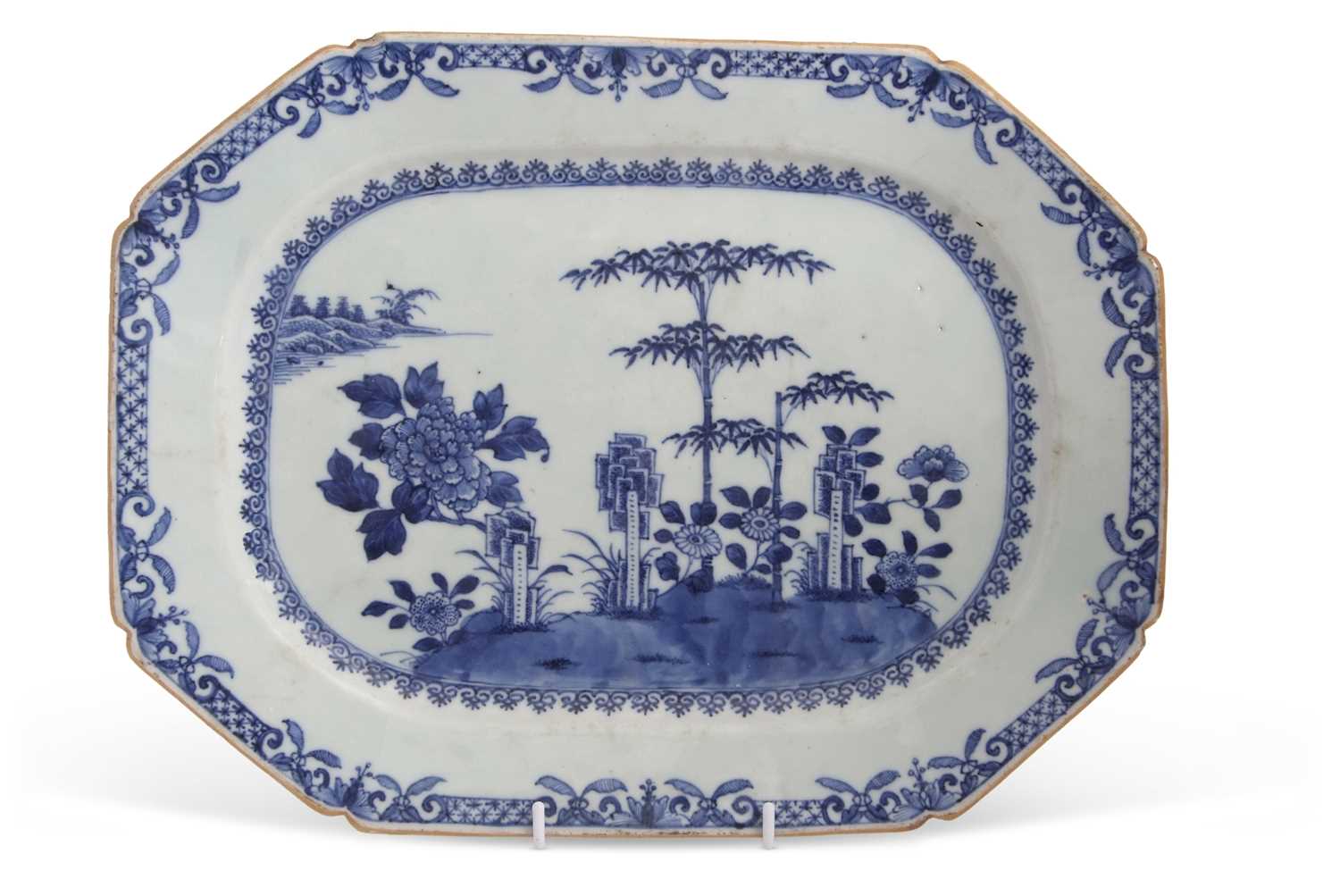 Lot 58 - An 18th Century Chinese Export porcelain dish...