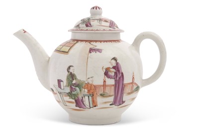 Lot 204 - A Lowestoft porcelain teapot and cover with a...