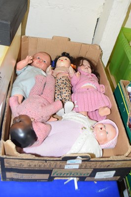 Lot 671 - Group of five vintage dolls