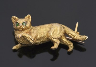Lot 409 - A 9ct cat brooch, the naturalistically...