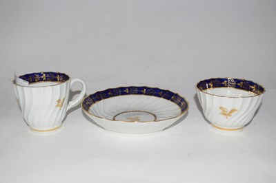 Lot 332 - A Worcester porcelain trio