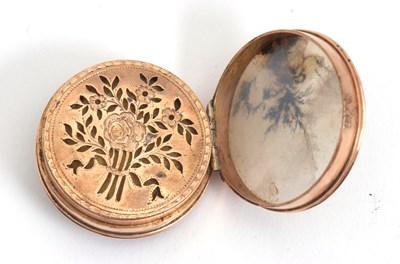 Lot 81 - A gold and moss agate vinaigrette, circa 1840...