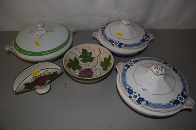 Lot 153 - Mixed Lot: Three vegetable dishes and two...
