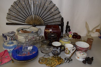 Lot 170 - Mixed Lot: Chamber pot, horse brasses, various...