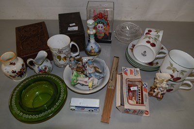 Lot 174 - Mixed Lot: Royal Worcester Evesham tea wares,...