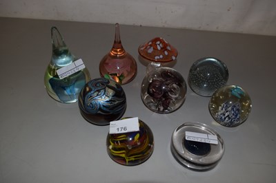 Lot 176 - Mixed Lot: Various paperweights
