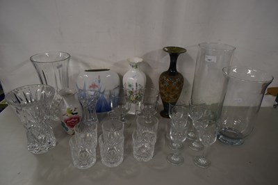 Lot 187 - Mixed Lot: Various glass vases, drinking...