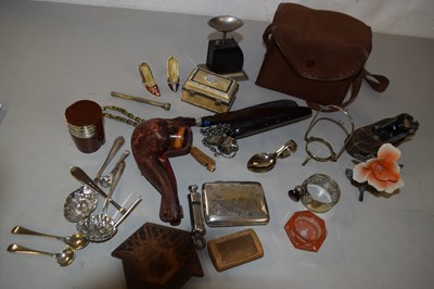Lot 204 - Mixed Lot: Cigarette case, trinket box, egg...