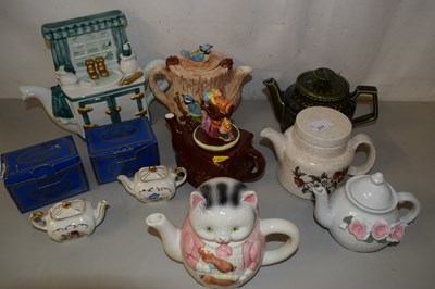 Lot 231 - Group of various novelty teapots