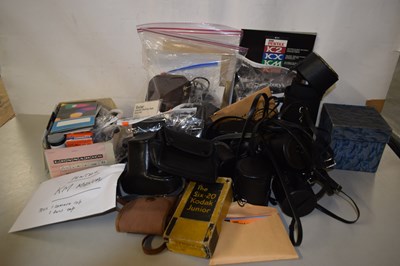 Lot 236 - Mixed Lot: Cameras and equipment to include...