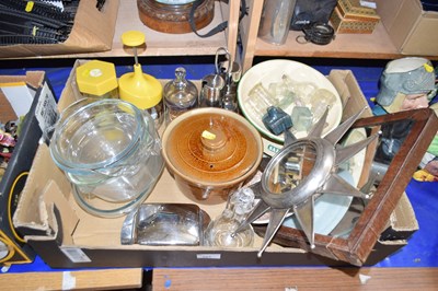 Lot 523 - Assorted kitchenalia