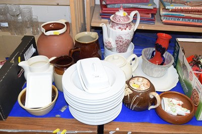 Lot 538 - Assorted ceramics