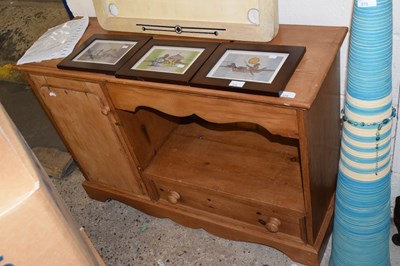 Lot 374 - A modern pine sideboard