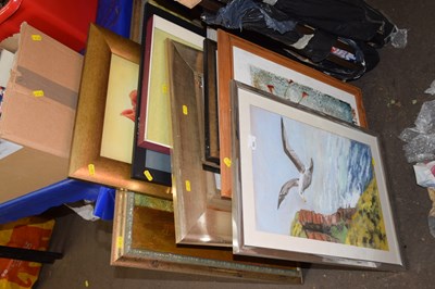 Lot 592 - Quantity of assorted pictures, prints and a...