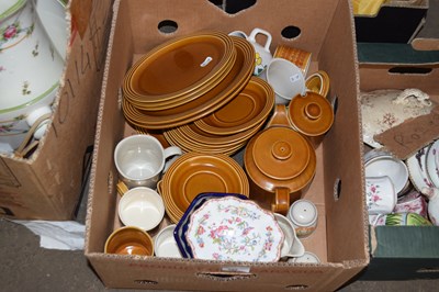 Lot 622 - A quantity of Hornsea Saffron tea and dinner...