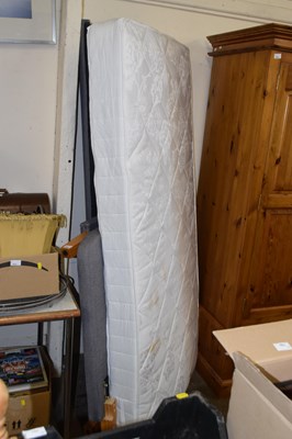 Lot 695 - Single bed