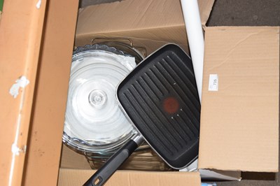 Lot 735 - Box of assorted kitchen wares
