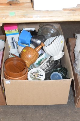 Lot 768 - One box of various kitchen wares