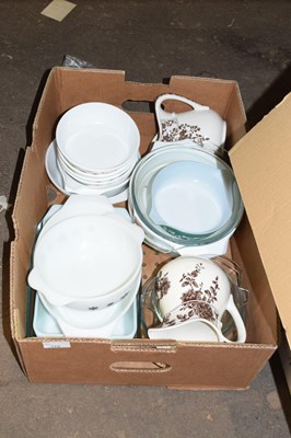 Lot 770 - One box of kitchen wares