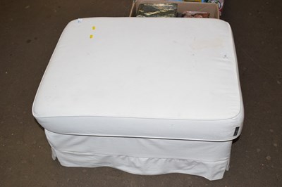 Lot 729 - A footstool