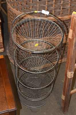 Lot 826 - A metal vegetable stand