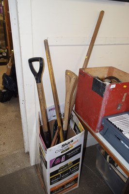 Lot 677 - Box of assorted garden tools